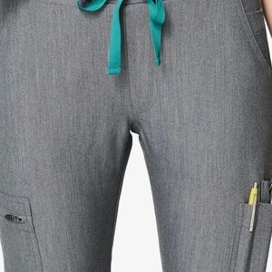 Yola Scrub Skinny Pant size small